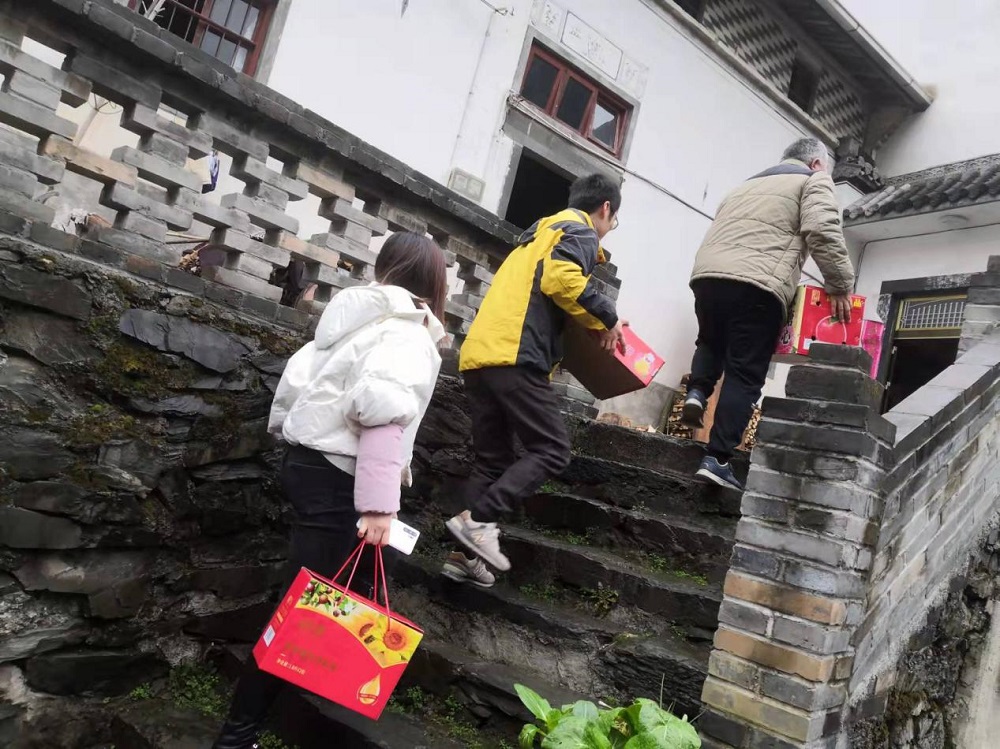 新春员工慰问、真情温暖人心